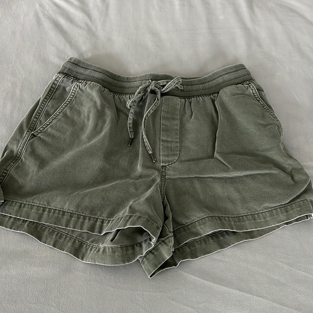 Gap green shorts